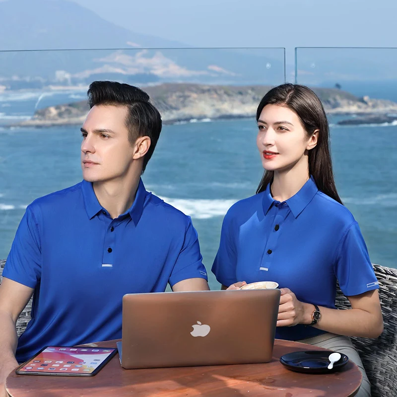 Como as camisas polo devem ser usadas?